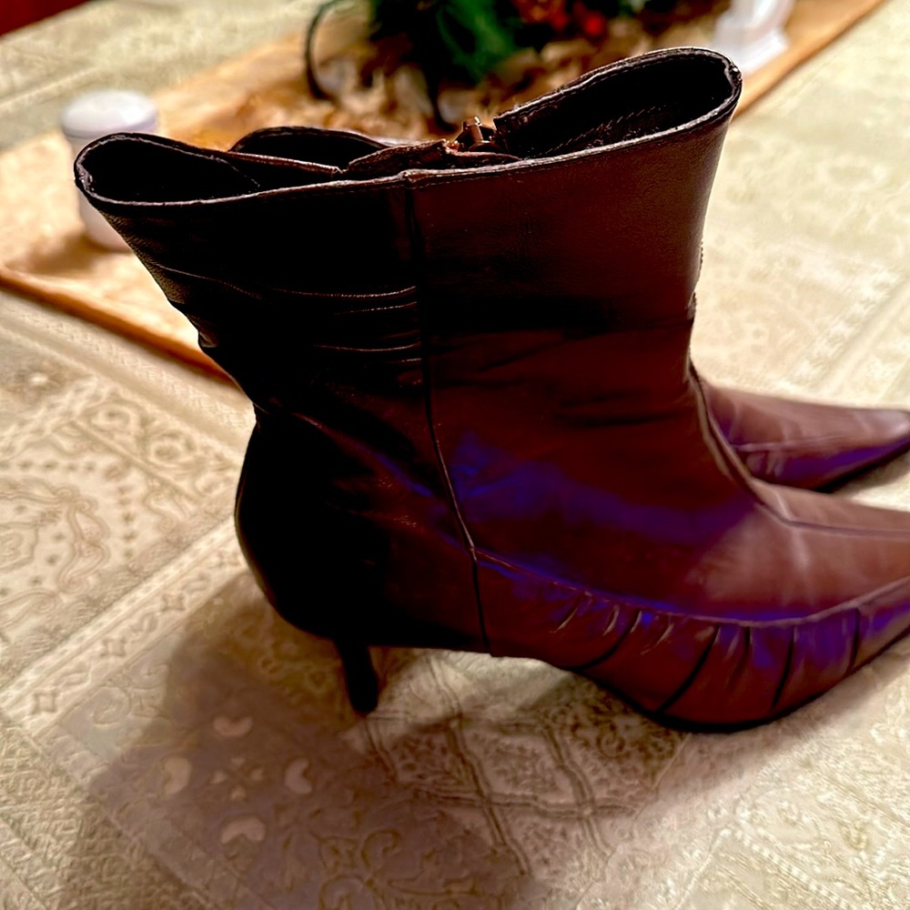 Leather, ankle boots.